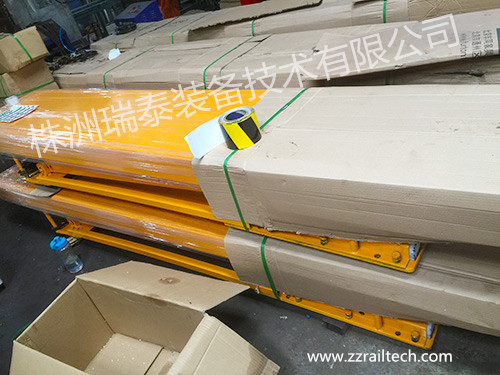 機(jī)車(chē)頂蓋拆裝升降平臺(tái) (5)